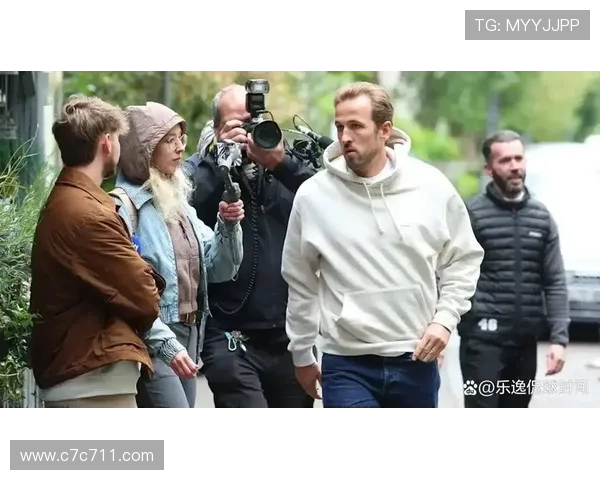 拜仁巨星抵达!独家接机直播直击现场沸腾瞬间